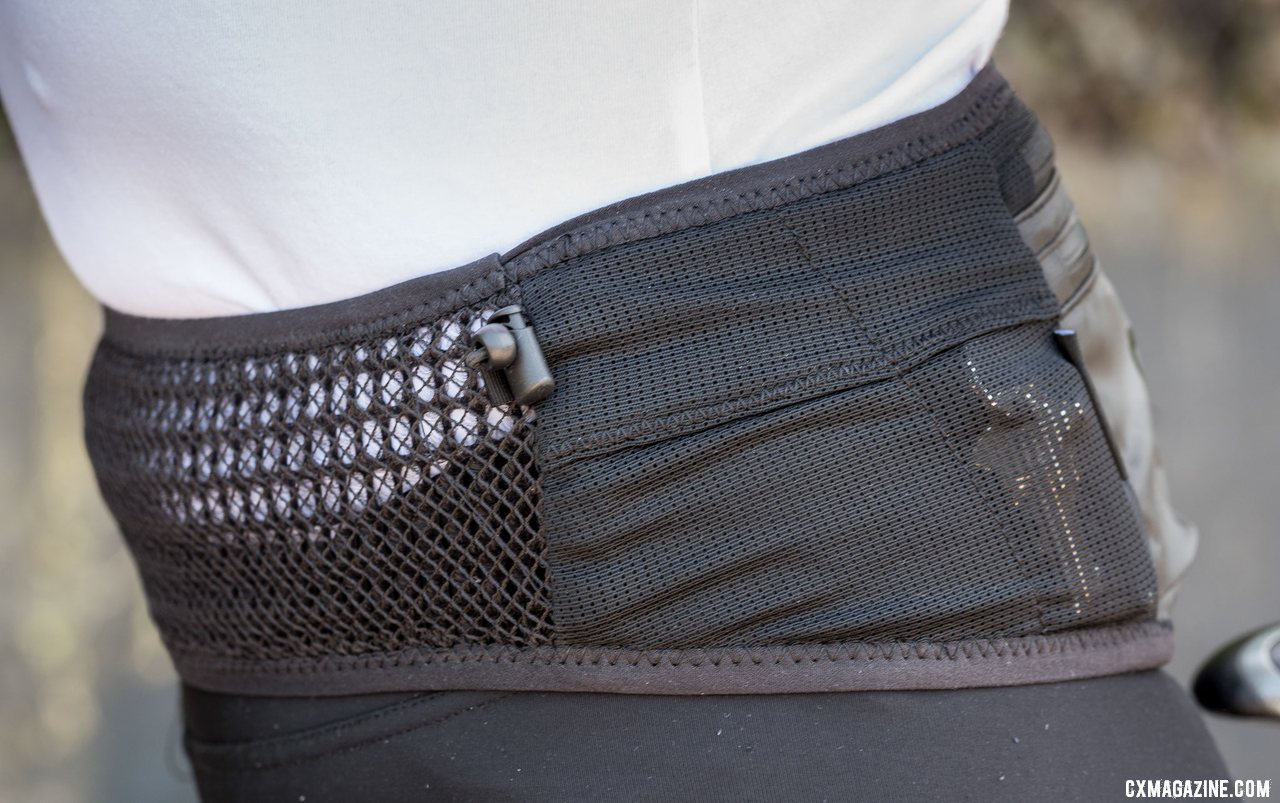 The Camelbak Stash Belt is has a pull-on fit: no buckle or fastener. © Cyclocross Magazine