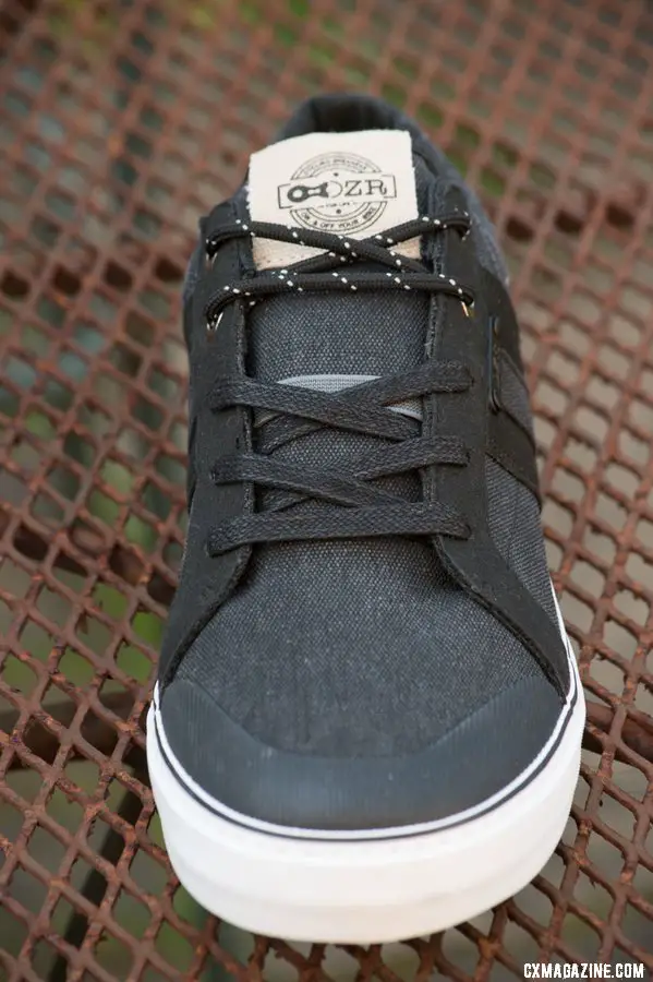 The stylish DZR Cove shoe comes with two lace choices. © Cyclocross Magazine