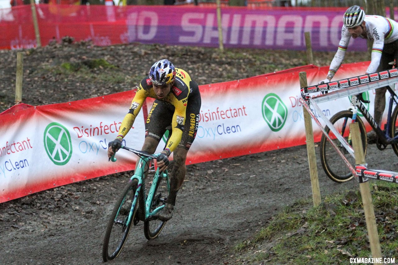 Van Aert brought back Pidock. 2020 UCI Cyclocross World Cup, Elite Men. © Cyclocross Magazine