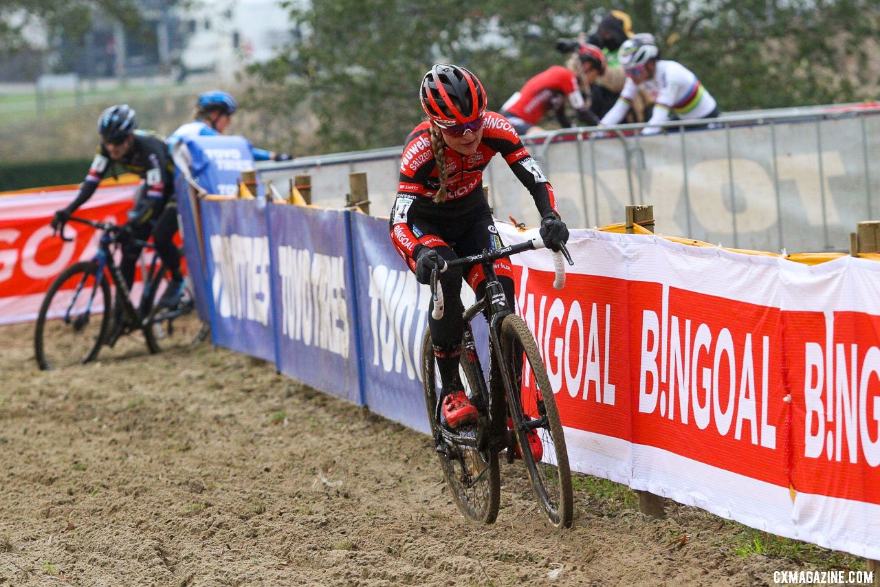 Denise Betsema at the front at 2020 Superprestige Boom. © Cyclocross Magazine