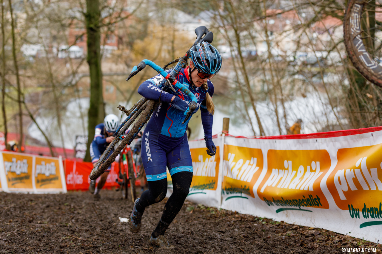 Compton makes her way uphill. 2021 UCI Overijse Cyclocross World Cup. © Alain Vandepontseele / Cyclocross Magazine
