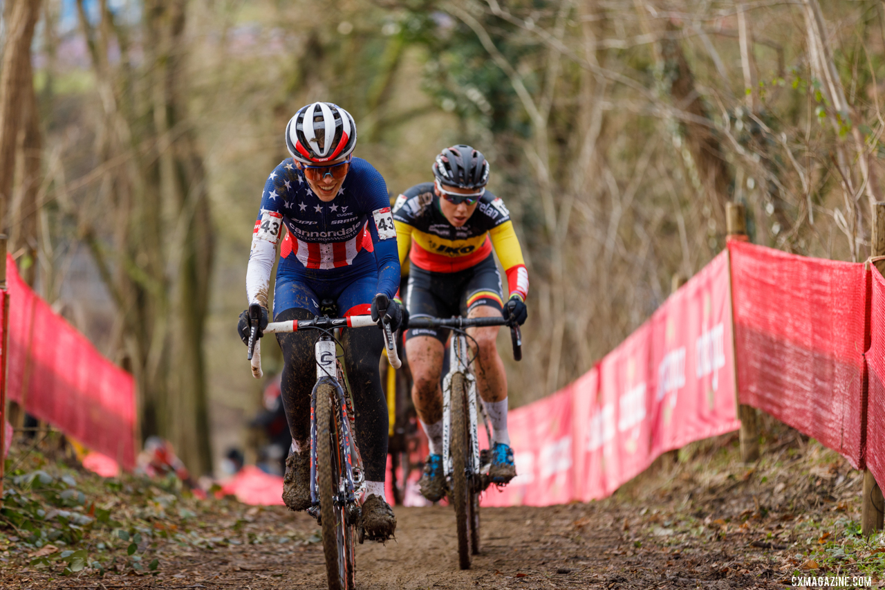 Honsinger grimaces with effort to drop Cant, the Belgian champ, as she continues on her way through the field. 2021 UCI Overijse Cyclocross World Cup. © Alain Vandepontseele / Cyclocross Magazine