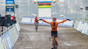 Pim Ronhaar wins the U23 Men, 2021 Cyclocross World Championships, Ostend, Belgium. © Alain Vandepontseele / Cyclocross Magazine