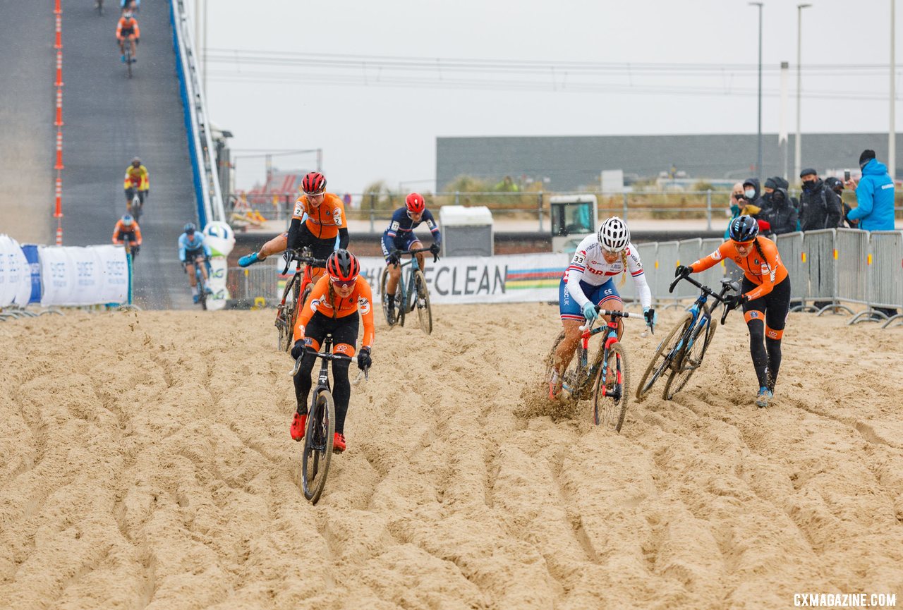 Betsema was best in the sand on the early laps, leading Richards and Brand. Elite Women, 2021 Cyclocross World Championships, Ostend, Belgium. © Alain Vandepontseele / Cyclocross Magazine
