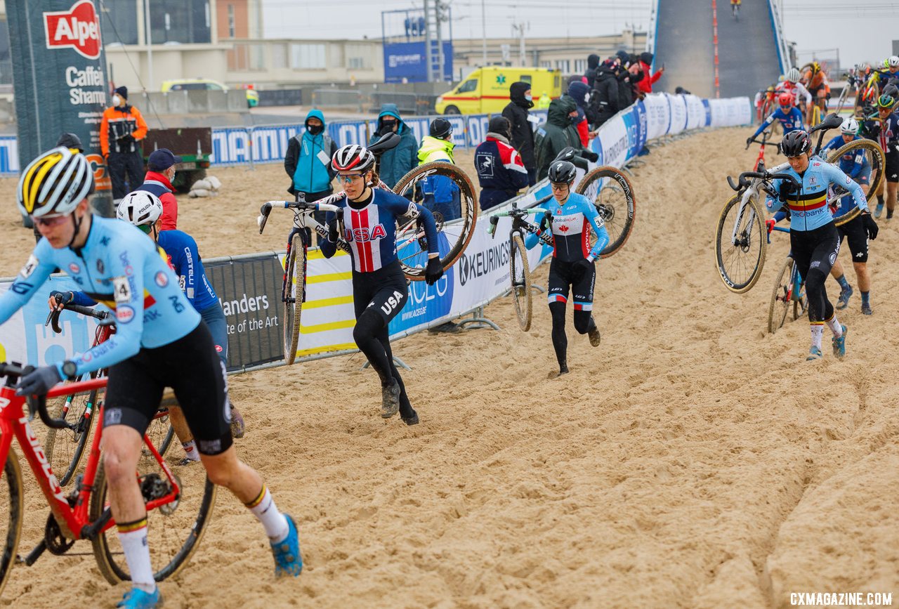 Honsinger worked her way through traffic to finish fourth. Elite Women, 2021 Cyclocross World Championships, Ostend, Belgium. © Alain Vandepontseele / Cyclocross Magazine