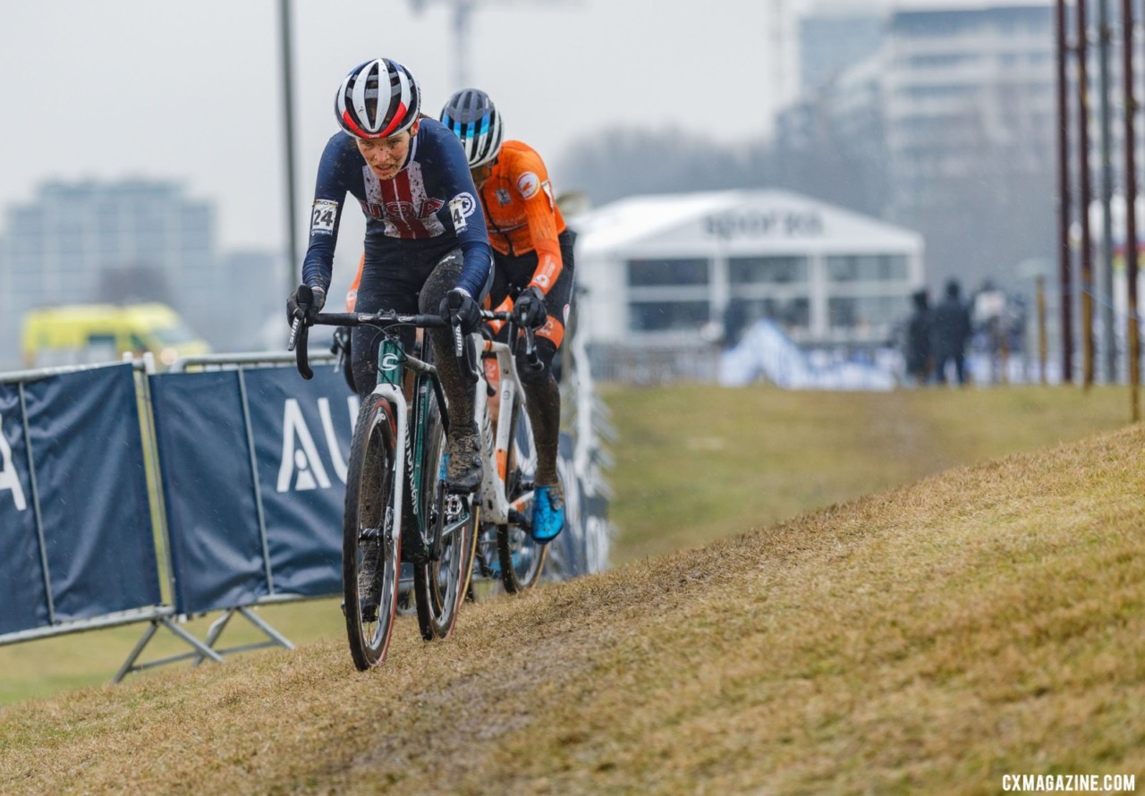 Honsinger beat the two most recent World Champs to finish fourth. Elite Women, 2021 Cyclocross World Championships, Ostend, Belgium. © Alain Vandepontseele / Cyclocross Magazine