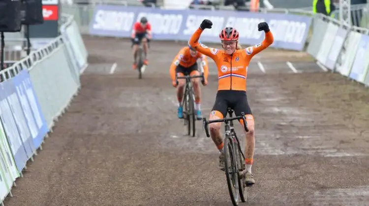 Fem van Empel takes the U23 Women's title. 2021 Cyclocross World Championships, Ostend, Belgium. © Alain Vandepontseele / Cyclocross Magazine