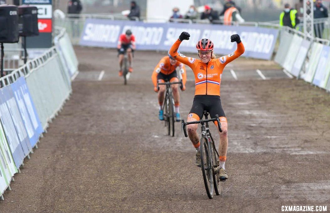 Fem van Empel takes the U23 Women's title. 2021 Cyclocross World Championships, Ostend, Belgium. © Alain Vandepontseele / Cyclocross Magazine