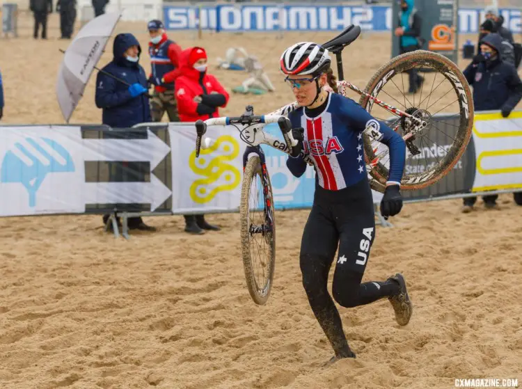 Honsinger ran through the field to finish just off the podium. North American Elite Women, 2021 Cyclocross World Championships, Ostend, Belgium. © Alain Vandepontseele / Cyclocross Magazine