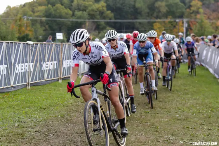 The Cluazel sisters at the front. 2021 Trek CX Cup, Elite Women. © D. Mable / Cyclocross Magazine
