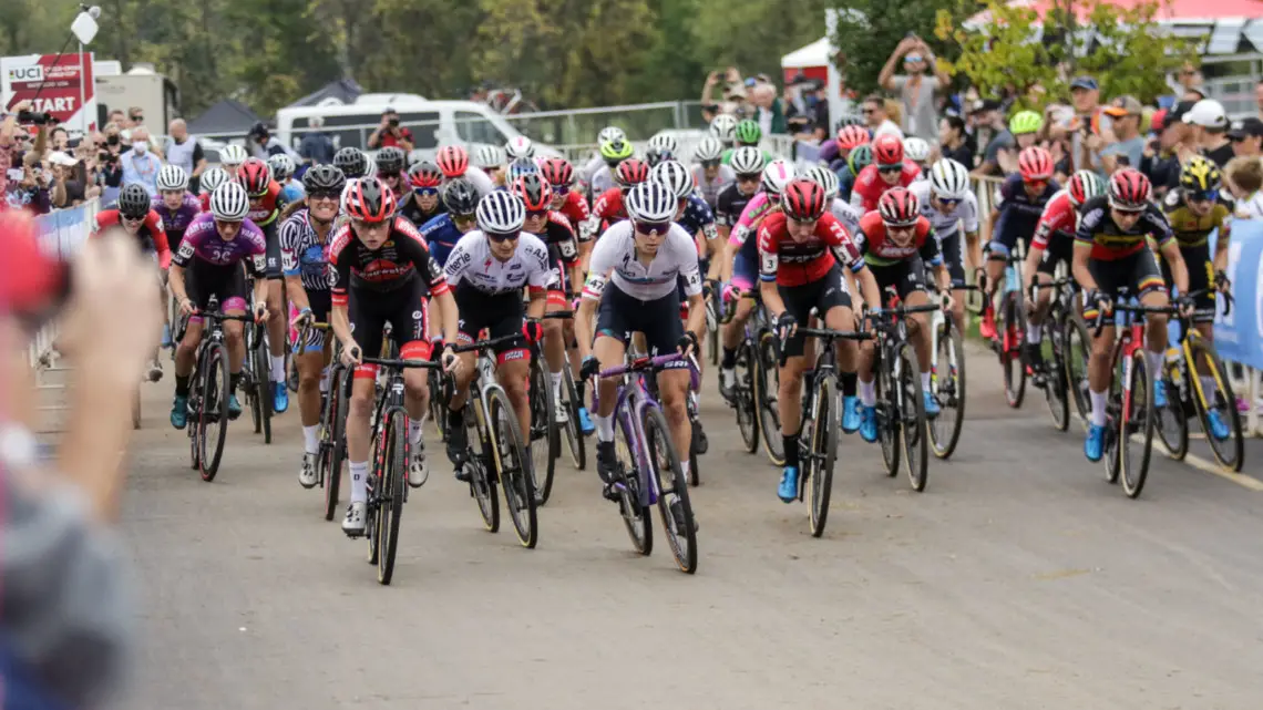 The furious start of the 2021 UCI Cyclocross World Cup Waterloo, Elite Women's race. © D. Mable / Cyclocross Magazine