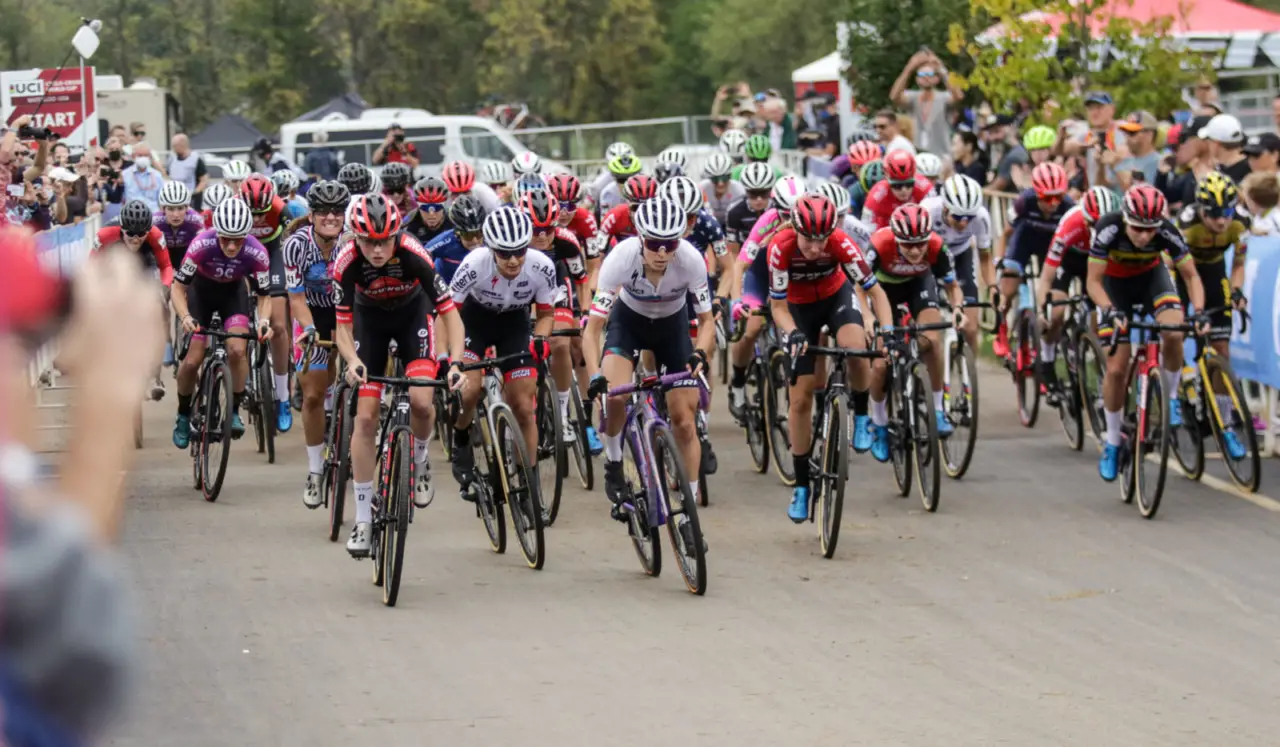 The furious start of the 2021 UCI Cyclocross World Cup Waterloo, Elite Women's race. © D. Mable / Cyclocross Magazine