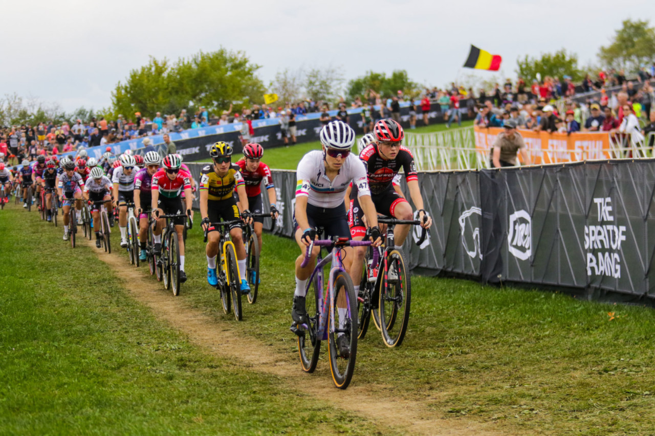 Rochette grabbed the holeshot and led the first lap. 2021 UCI Cyclocross World Cup Waterloo, Elite Women. © D. Mable / Cyclocross Magazine