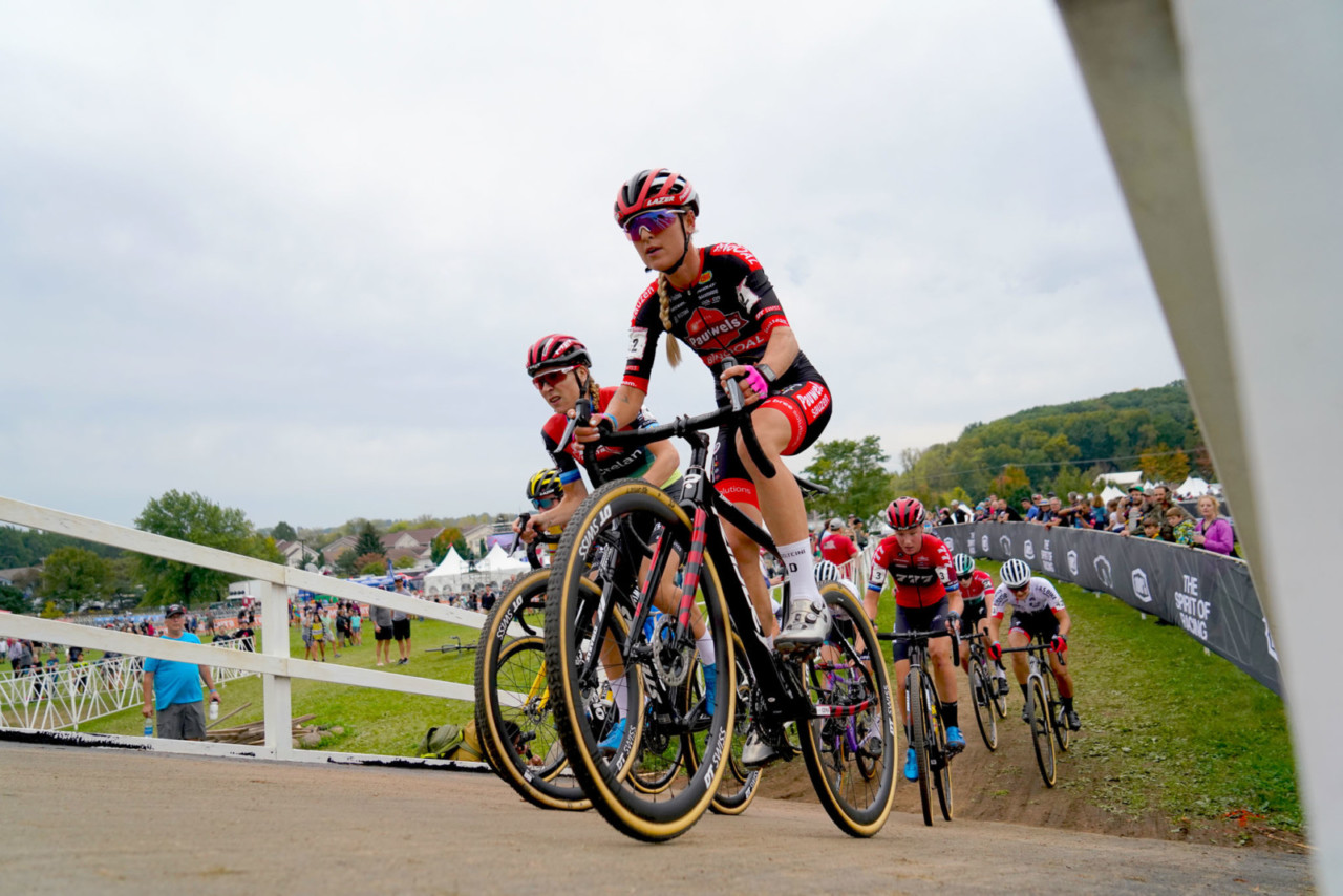 Denise Betsema took to the front before a dropped chain had her chasing. 2021 UCI Cyclocross World Cup Waterloo, Elite Women. © D. Mable / Cyclocross Magazine