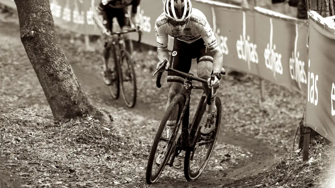 Iserbyt leads teammate Vanthourenhout. 2021 UCI Cyclocross World Cup Waterloo, Elite Men. © D. Mable / Cyclocross Magazine