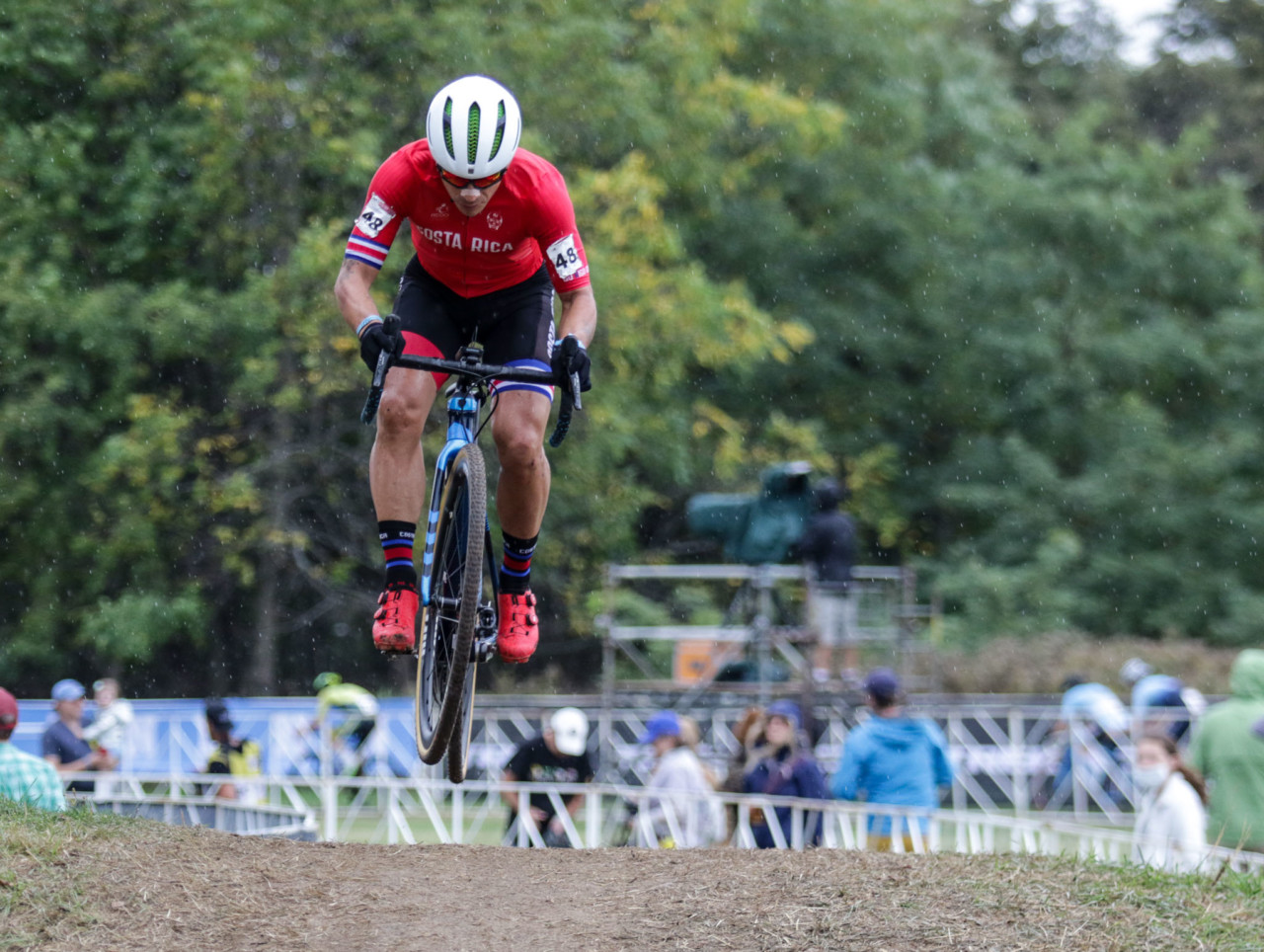 Costa Rica's Felipe Timoteo Nystrom Spencer put on a show. 2021 UCI Cyclocross World Cup Waterloo, Elite Men. © D. Mable / Cyclocross Magazine