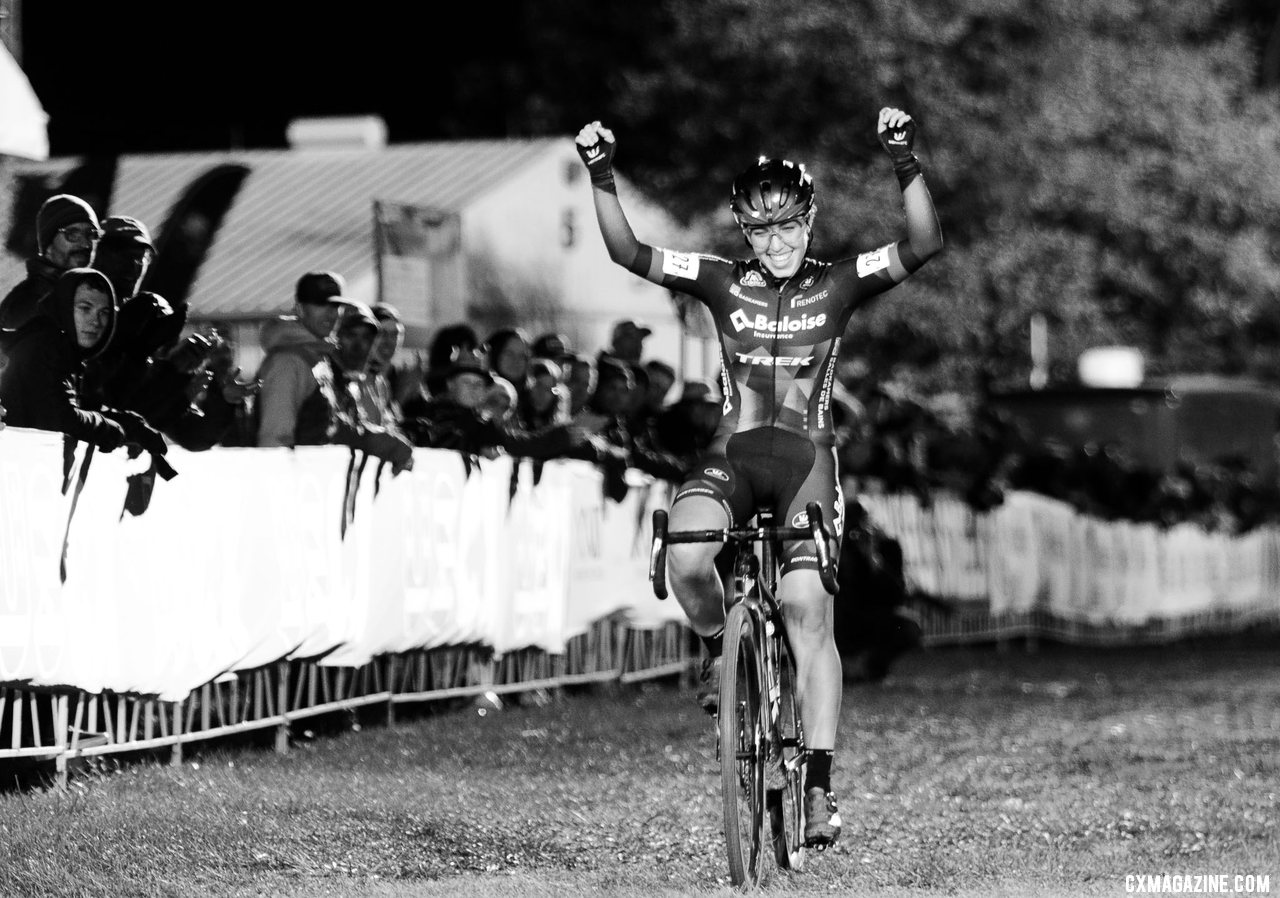 Shirin Van Anrooji was in control at the 2021 Jingle Cross Day 1 Elite Women's race. © D. Mable / Cyclocross Magazine