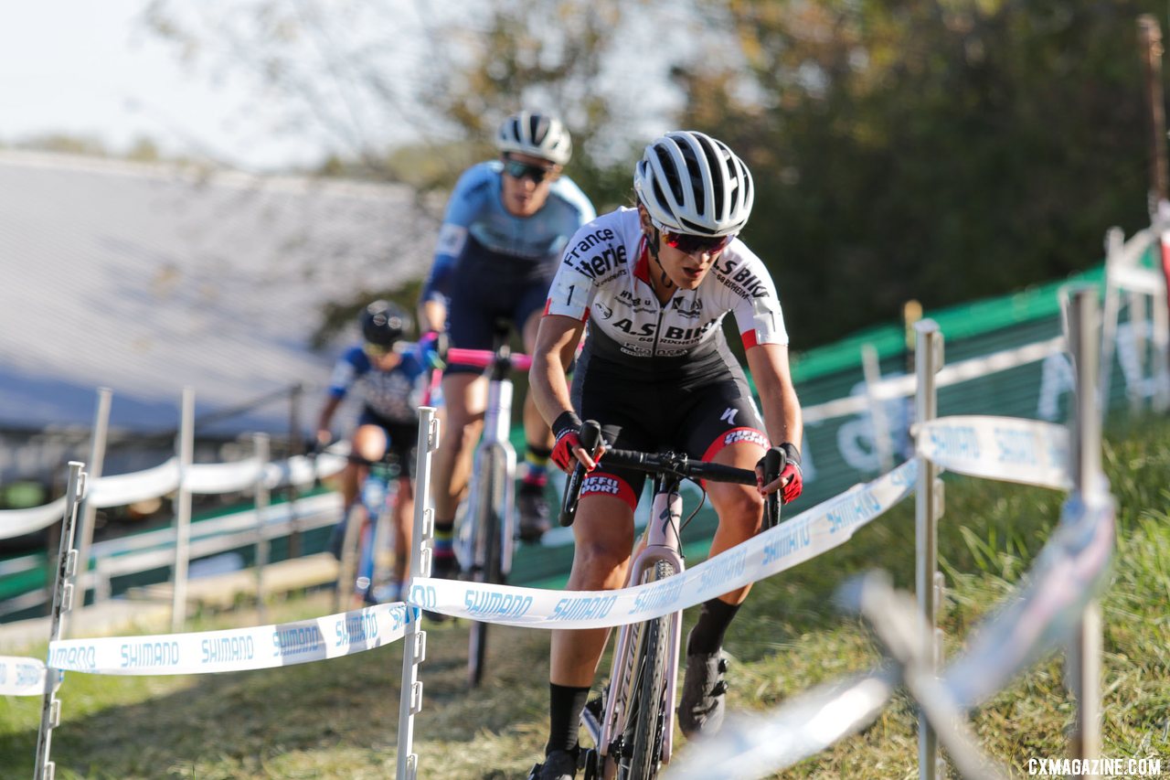 Clauzel had a fast start but was passed by Gilbert. 2021 Jingle Cross Day 2 Elite Women. © D. Mable / Cyclocross Magazine