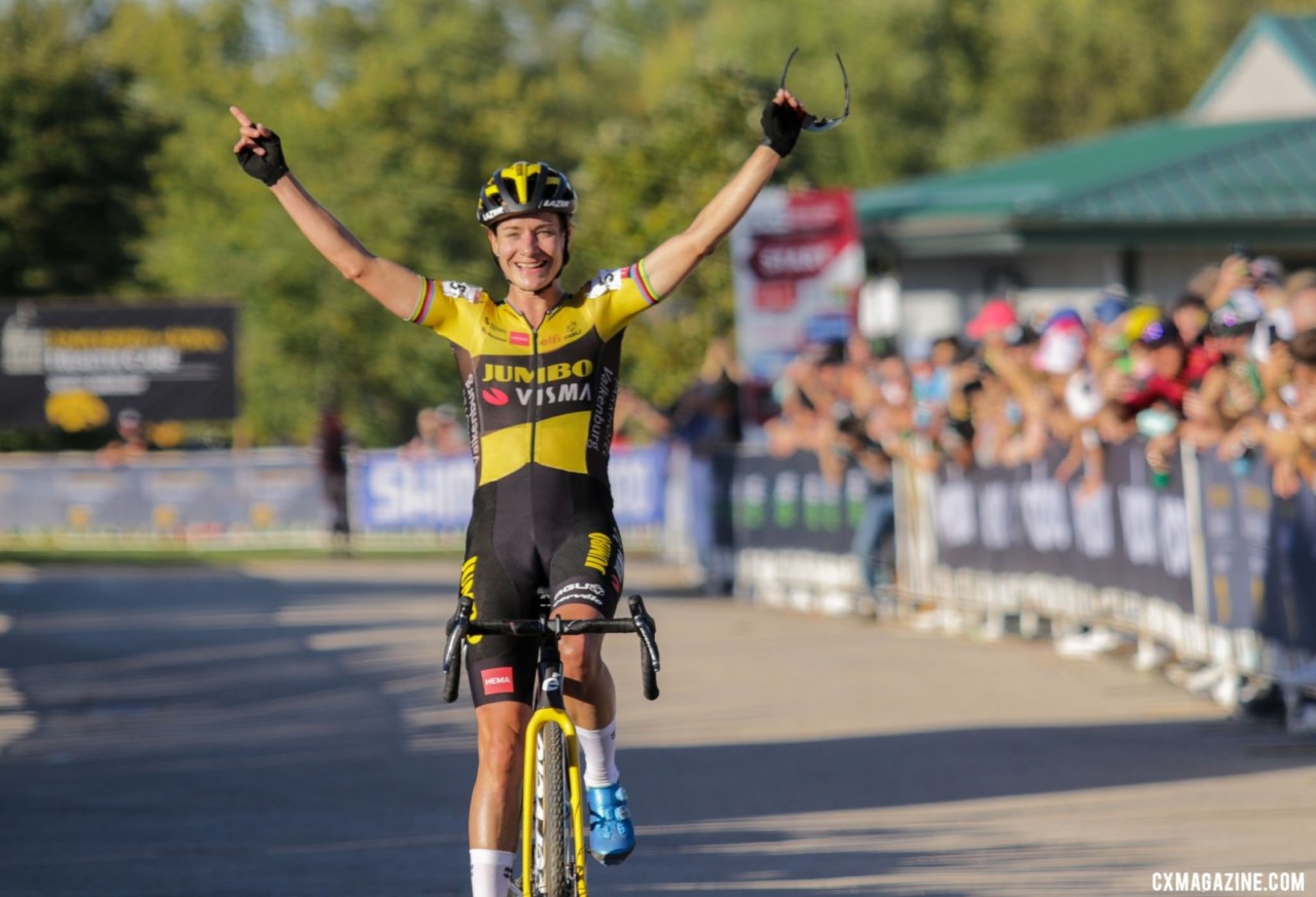 2021 UCI Cyclocross World Cup Iowa City. Elite Women. © D. Mable / Cyclocross Magazine