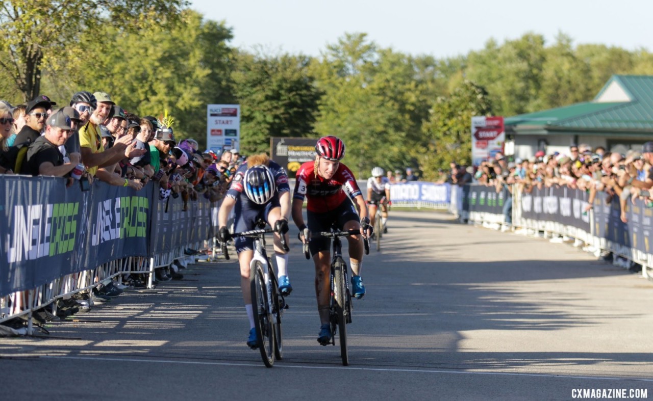 Pieterse nips Worst at the line. 2021 Jingle Cross World Cup, Iowa City, Elite Women. © Cyclocross Magazine