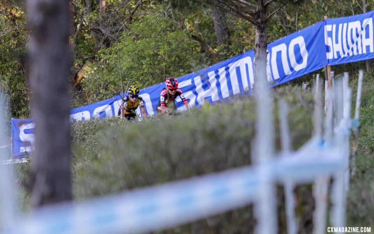 Denise Betsema and Marianne Vos deep into their final two-lap duel. 2021 Jingle Cross World Cup, Iowa City, Elite Women. © Cyclocross Magazine