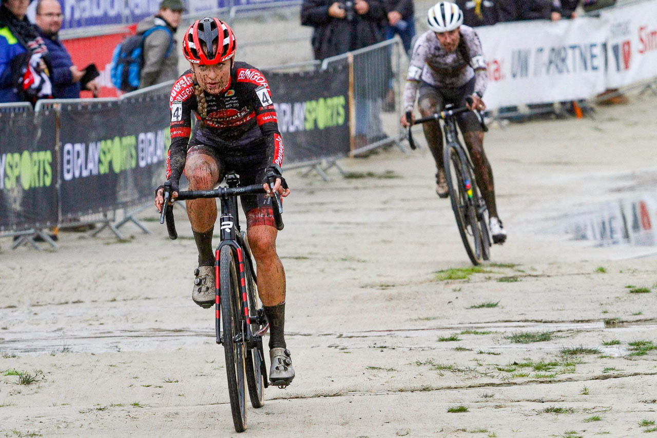 Denise Betsema had her typical fast start. 2021 Superprestige Gieten. Elite Women. © B. Hazen / Cyclocross Magazine
