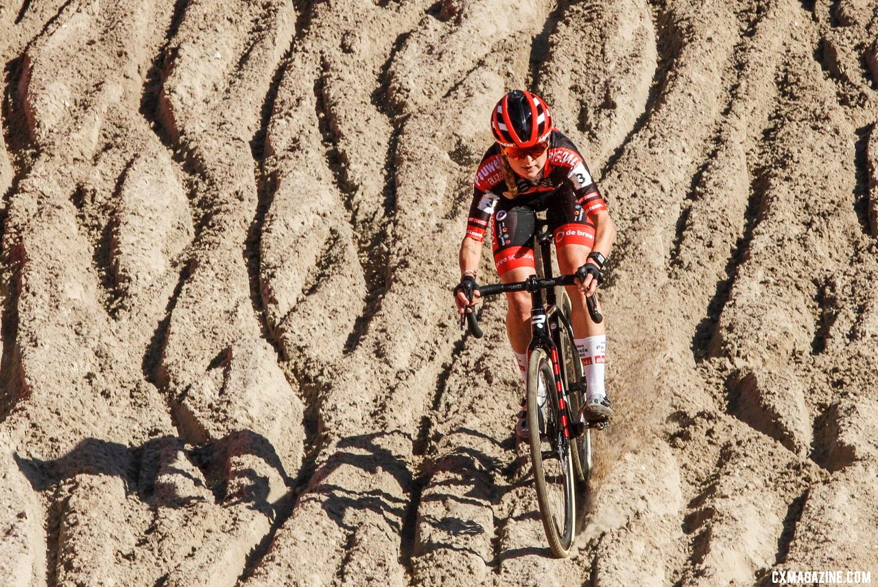 Denise Betsema was best in the Zonhoven sand. Elite Women. 2021 Zonhoven UCI Cyclocross World Cup. © Cyclocross Magazine