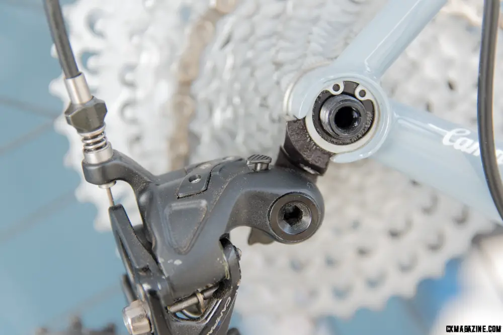 Ekar upper pivot has a locking mechanism to aid wheel changes.