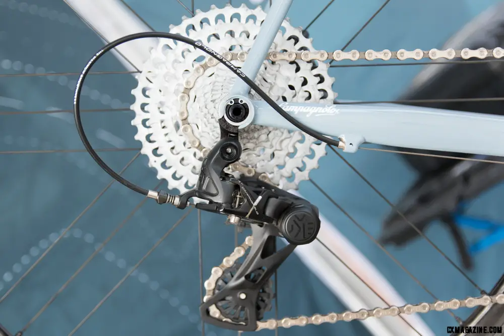 campagnolo Ekar 13 speed rear derailleur has a full time clutch. Standard 11t upper and 13t lower pulleys.