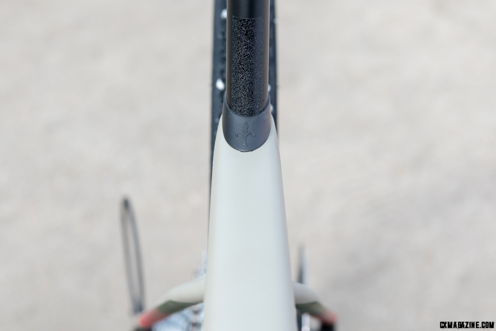 Aero seatpost with internal wedge clamp on the Wilier Rave SLR
