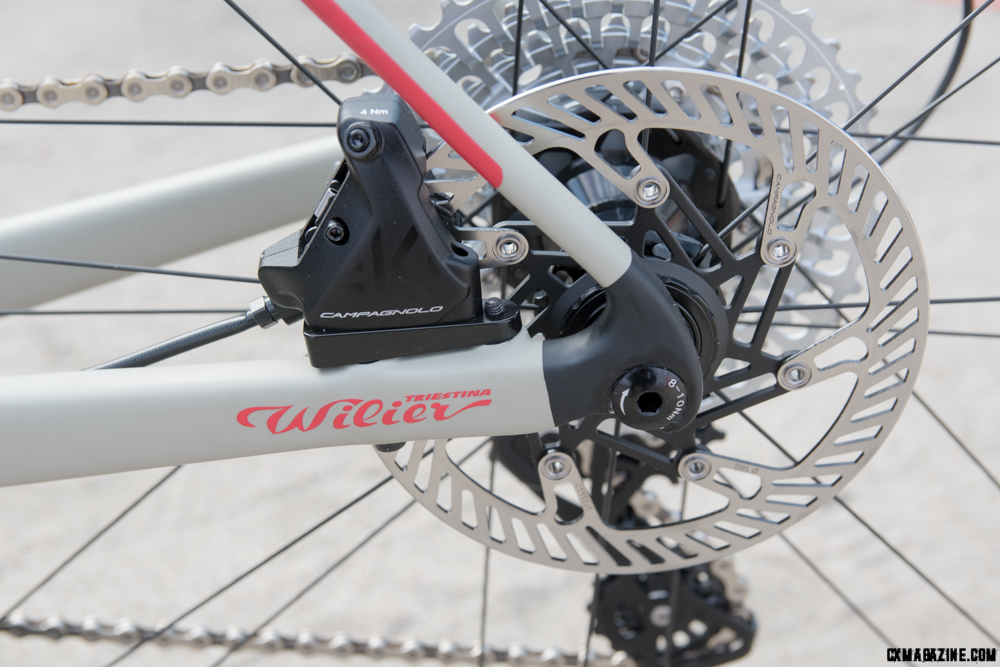 The Wilier Rave has a slotted "dropout" of the Mavic Speed Release system.