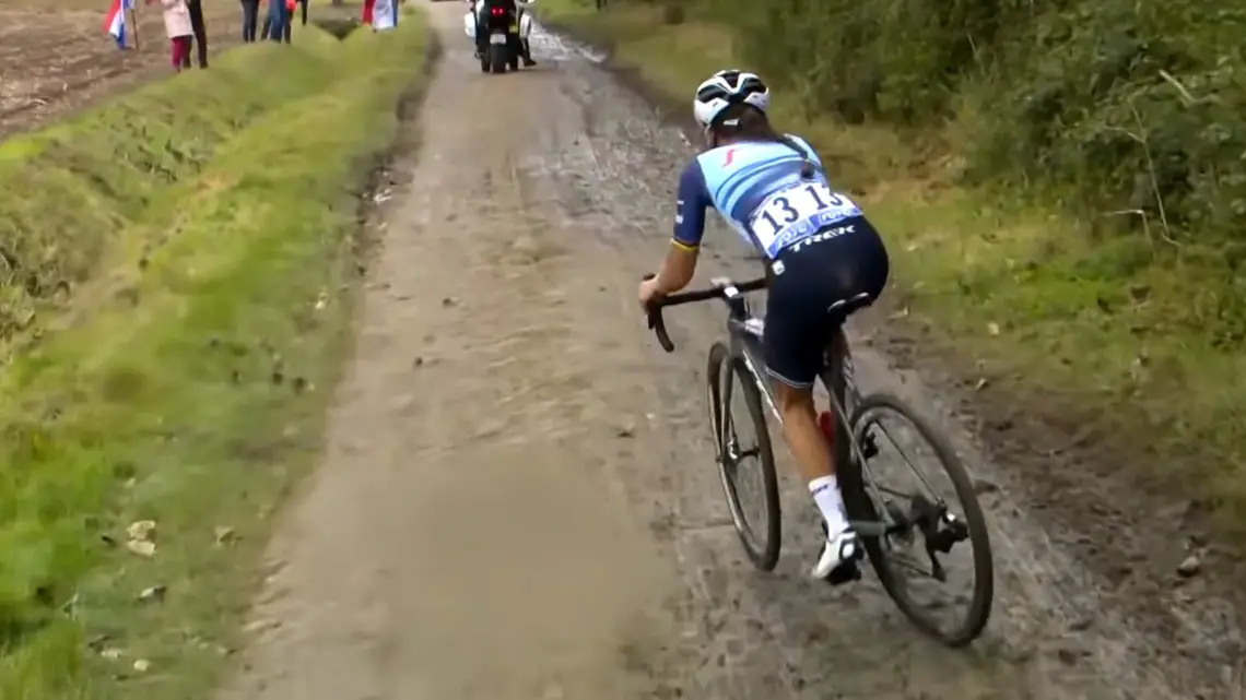 Lizzie Diegnan slides to victory at the 2021 Paris Roubaix Femmes