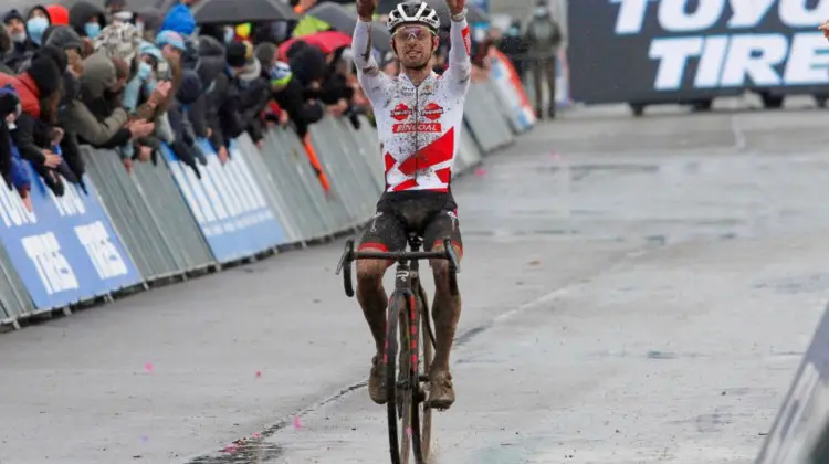 Eli Iserbyt extends his World Cup lead with a win. 2021 Koksijde Cyclocross World Cup Elite Men. © B. Hazen / Cyclocross Magazine