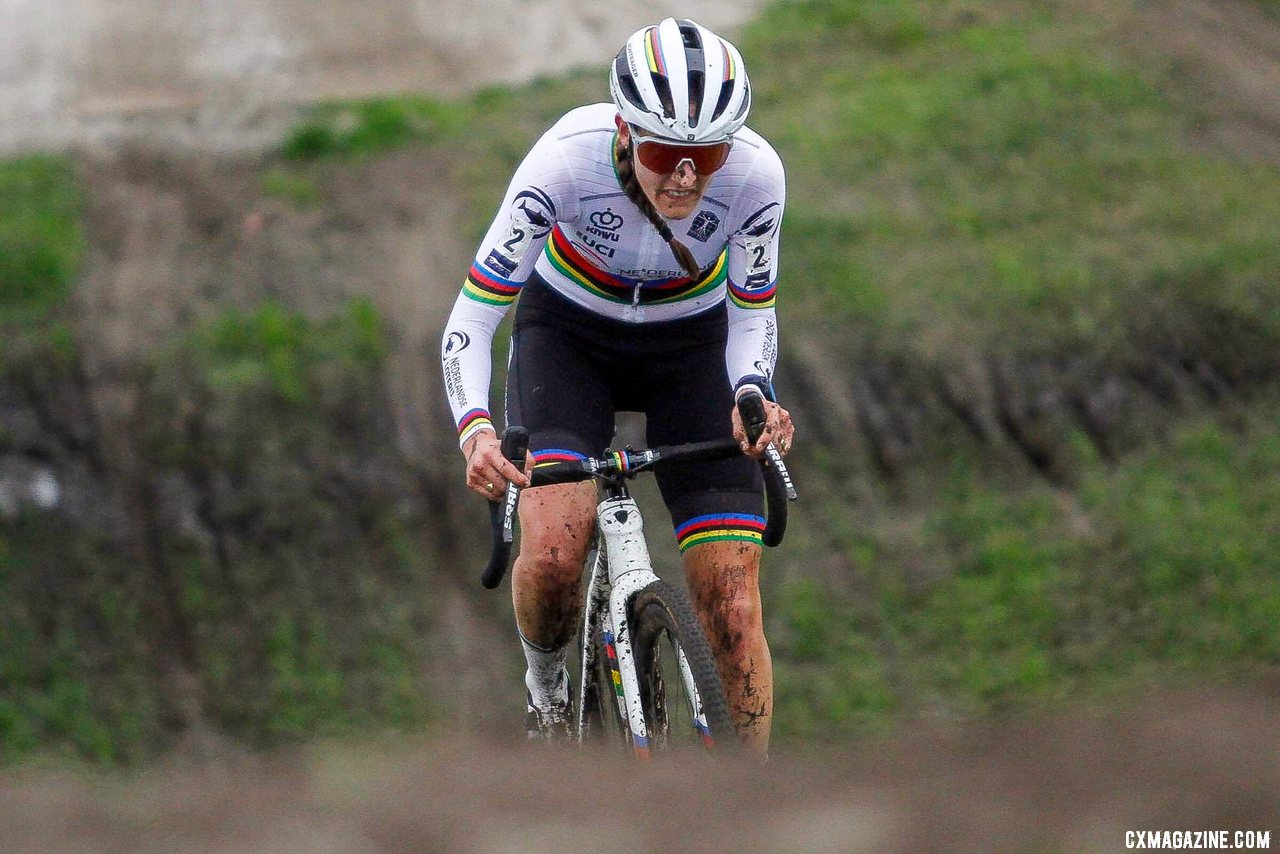 Lucinda Brand dominated the 2021 (European) UEC Continental Cyclocross Championships, Elite Women, with a second-lap attack. © B. Hazen / Cyclocross Magazine