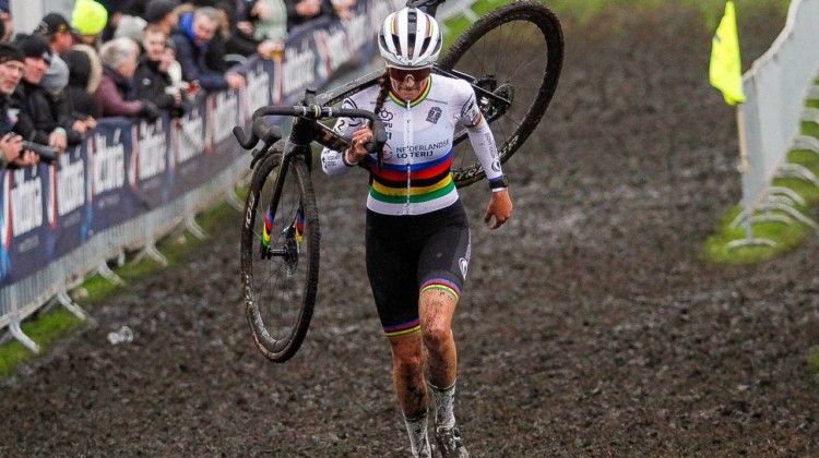 Lucinda Brand dominated the 2021 (European) UEC Continental Cyclocross Championships, Elite Women, with a second-lap attack. © B. Hazen / Cyclocross Magazine