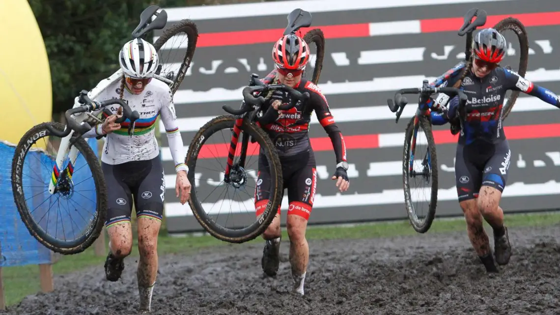 Lucinda Brand and Denise Betsema sprinted through the mud. 2021 X2O Trofee Azencross Loehout Elite Women. © B. Hazen / Cyclocross Magazine