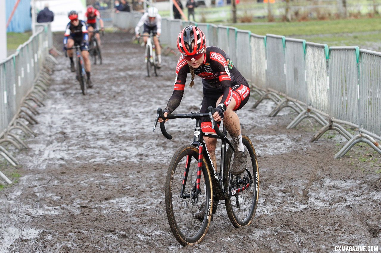 Denise Betsema in the lead. 2021 X2O Trofee Azencross Loehout Elite Women. © B. Hazen / Cyclocross Magazine