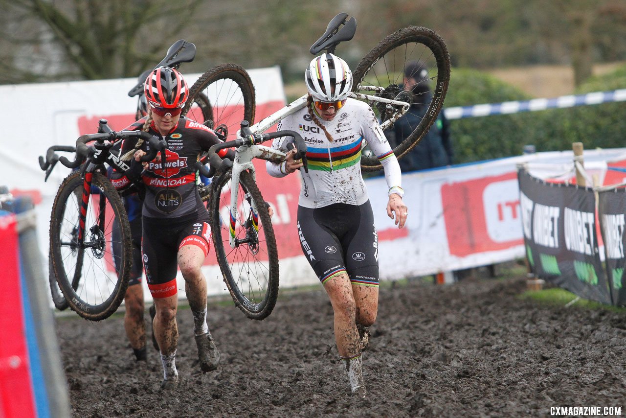 Lucinda Brand and Denise Betsema sprinted through the mud. 2021 X2O Trofee Azencross Loehout Elite Women. © B. Hazen / Cyclocross Magazine