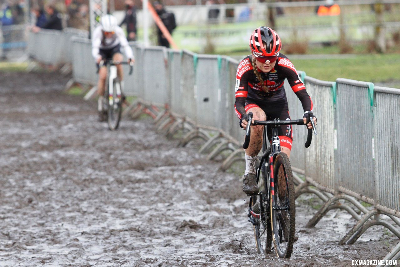 Denise Betsema in the lead. 2021 X2O Trofee Azencross Loehout Elite Women. © B. Hazen / Cyclocross Magazine