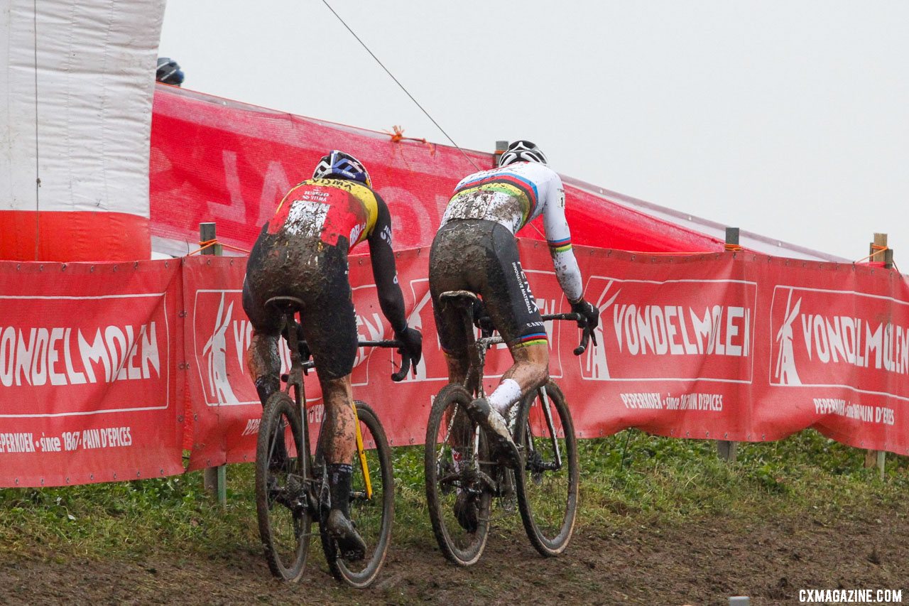 Mathieu van der Poel returned to resume his rivalry with Wout van Aert. 2021 Dendermonde UCI Cyclocross World Cup, Elite Men. © B. Hazen / Cyclocross Magazine