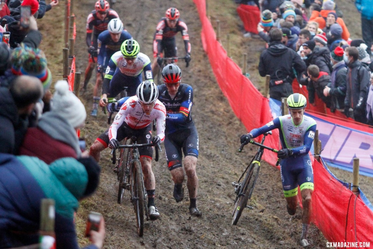 Hermans and Iserbyt took turns at the front but both faded. 2021 Namur UCI Cyclocross World Cup, Elite Men. © B. Hazen / Cyclocross Magazine