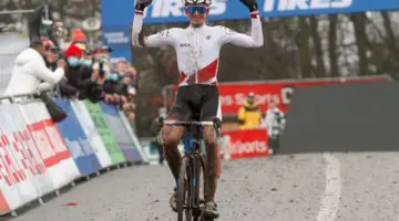 David Haverdings passing the finish line. 2021 Namur UCI Cyclocross World Cup, Junior Men. © B. Hazen / Cyclocross Magazine