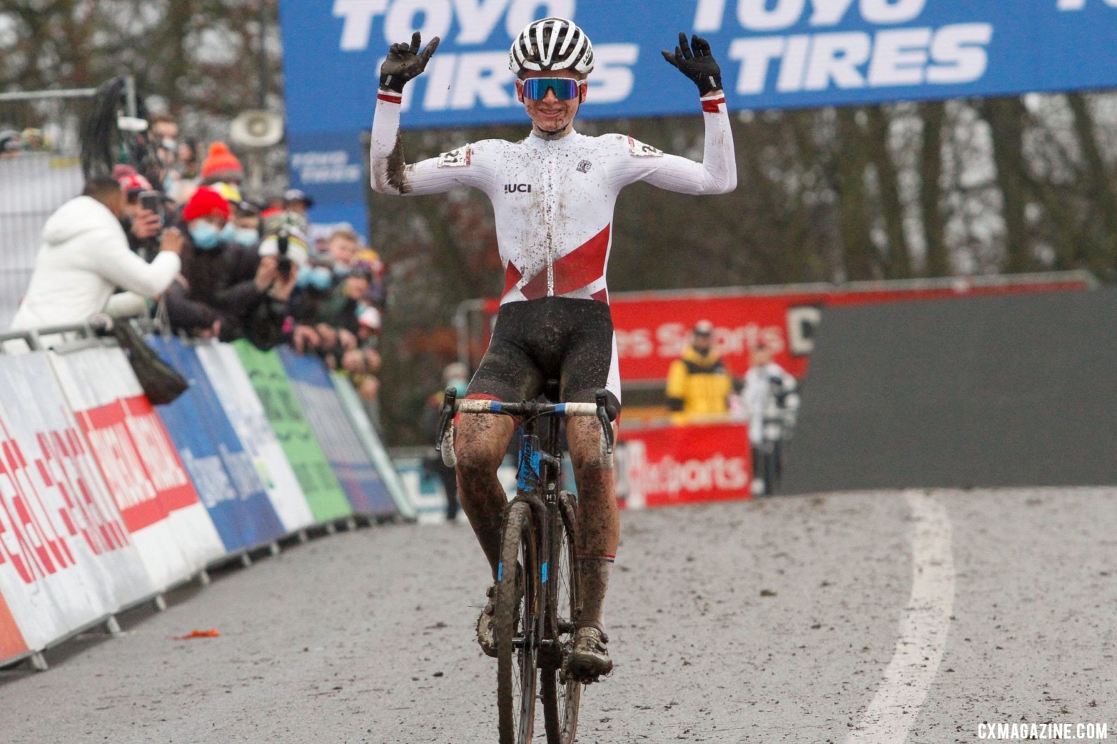 David Haverdings passing the finish line. 2021 Namur UCI Cyclocross World Cup, Junior Men. © B. Hazen / Cyclocross Magazine