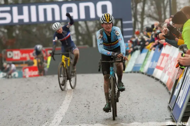 Kenay de Moyer and Corentin Lequet finish line. 2021 Namur UCI Cyclocross World Cup, Junior Men. © B. Hazen / Cyclocross Magazine