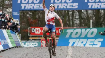 Zoe Backstedt crosses the finish line. 2021 Namur UCI Cyclocross World Cup, Junior Women. © B. Hazen / Cyclocross Magazine