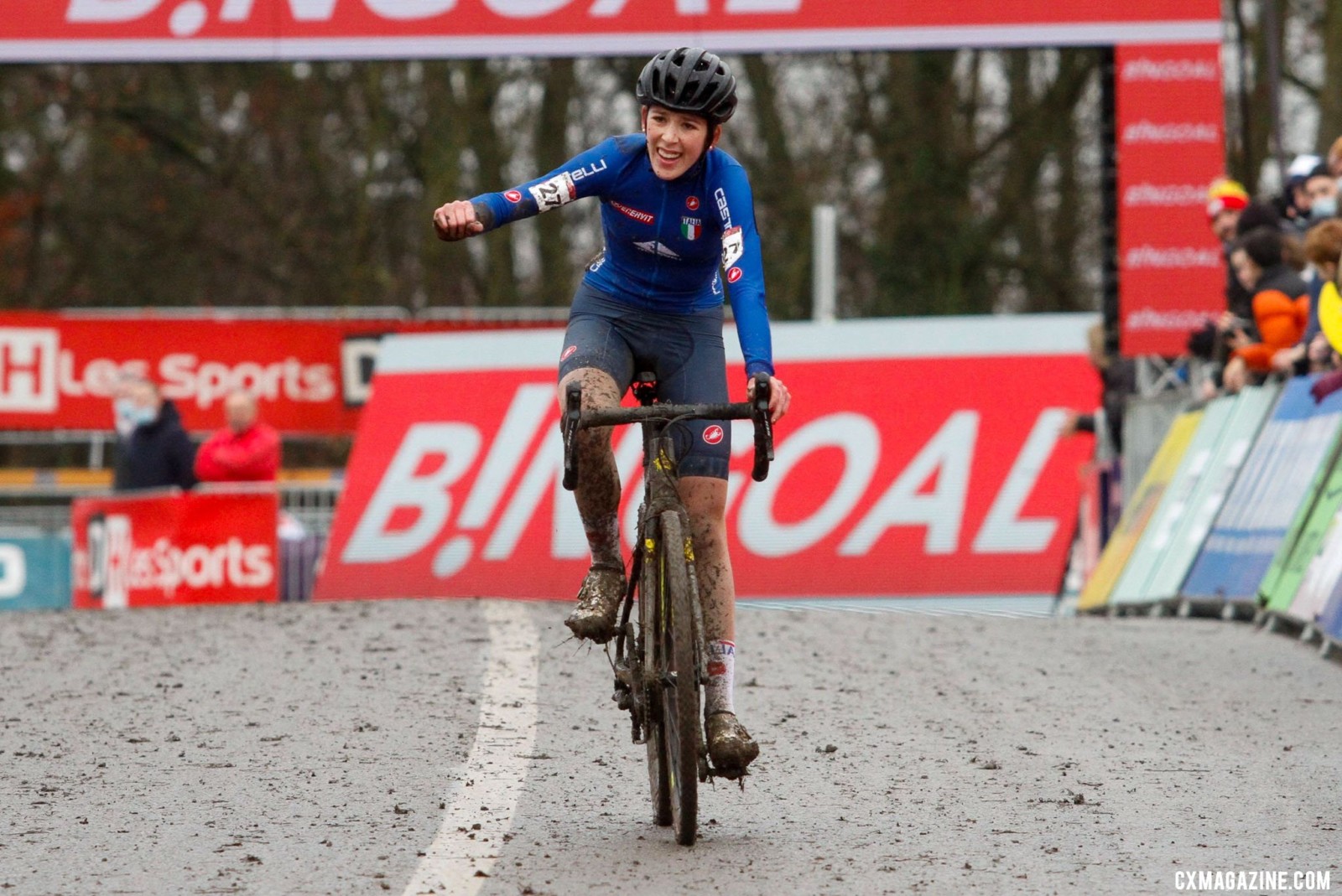 Valentina Corvi crossing the finish line. 2021 Namur UCI Cyclocross World Cup, Junior Women. © B. Hazen / Cyclocross Magazine
