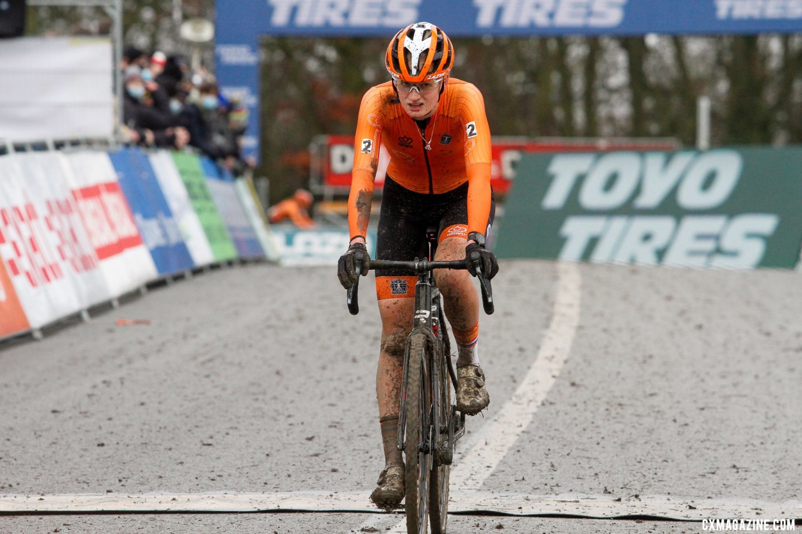 Leonie Bentveld crossing the finish line. 2021 Namur UCI Cyclocross World Cup, Junior Women. © B. Hazen / Cyclocross Magazine