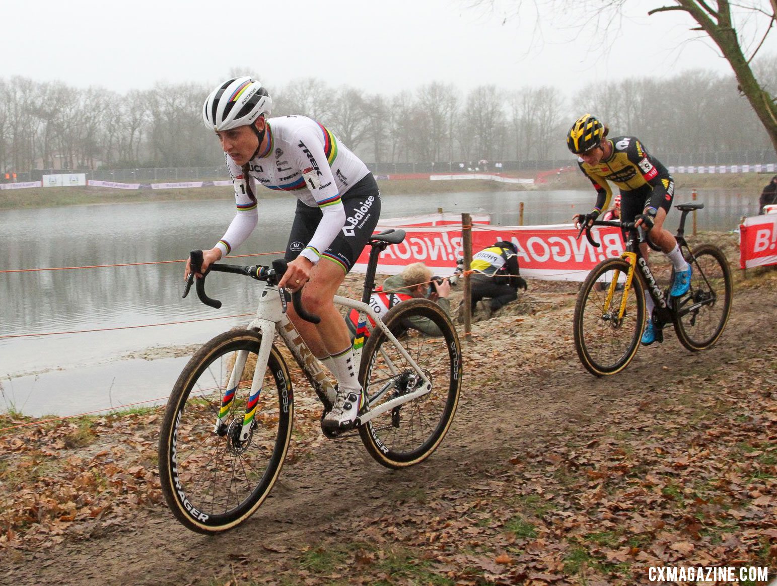 Marianne Vos chasing after Lucinda Brand. 2021 Rucphen UCI Cyclocross World Cup, Elite Women. © B. Hazen / Cyclocross Magazine