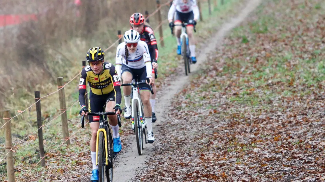 Marianne Vos leading the charge. 2021 Rucphen UCI Cyclocross World Cup, Elite Women. © B. Hazen / Cyclocross Magazine