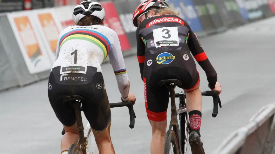 Lucinda Brand and Fem van Empel duke it out. 2021 Zolder Superprestige, Elite Women. © B. Hazen / Cyclocross Magazine